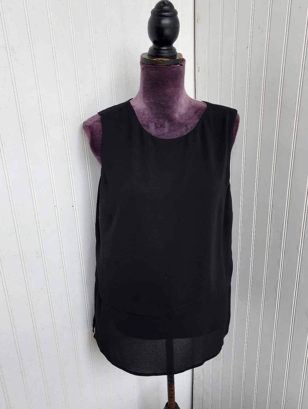 Chico's Womens SIZE 1 Black Sleeveless Layered Blouse Top Gold Zip Back M (8)
